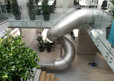 Toboggan en inox à l‘intérieur