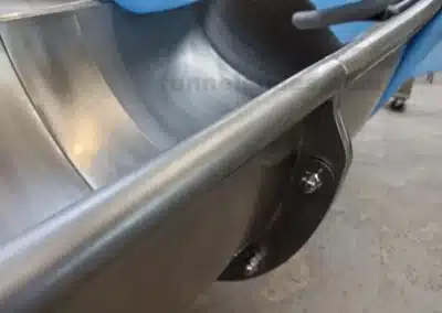 Safety flanges of endless embankment slide