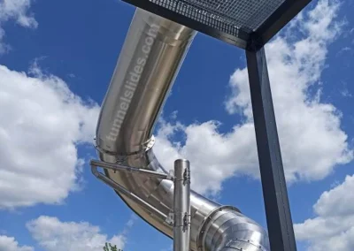 Toboggan d’évacuation, vue d‘entresol