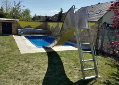 Tobogán de agua adecuado para piscina con cubierta
