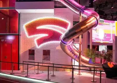 Illuminated flanges on tunnel slide